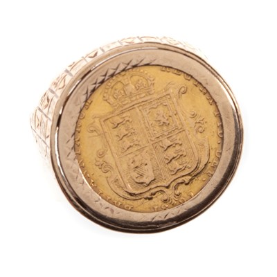 Lot 1 - VICTORIA GOLD HALF SOVEREIGN RING