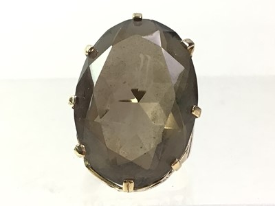 Lot 264 - SMOKY QUARTZ RING