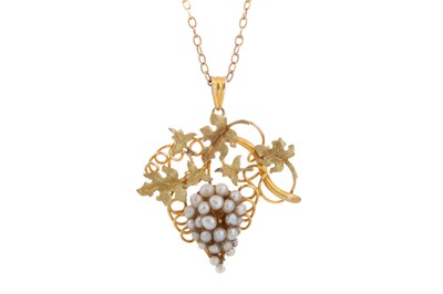 Lot 447 - GRAPEVINE PENDANT