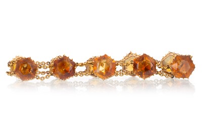 Lot 449 - CITRINE BRACELET