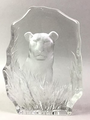 Lot 329 - GLASS DESK PAPERWEIGHT