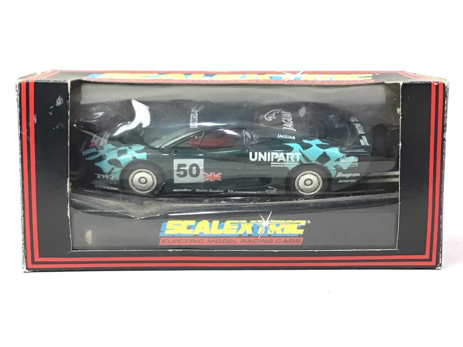Lot 357 - GROUP OF 1960S AND LATER SCALEXTRIC MODELS AND ACCESSORIES