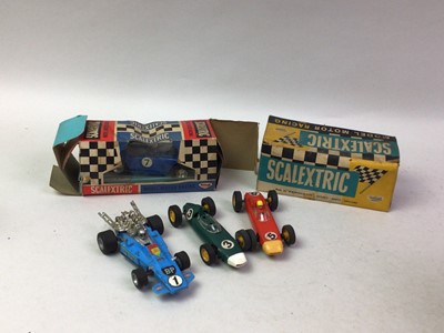 Lot 357 - GROUP OF 1960S AND LATER SCALEXTRIC MODELS AND ACCESSORIES