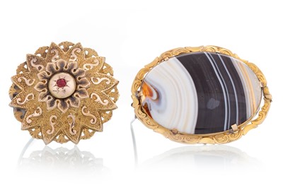 Lot 485 - VICTORIAN BANDED AGATE BROOCH AND ANOTHER