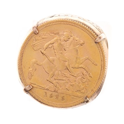 Lot 2 - GEORGE V GOLD SOVEREIGN RING