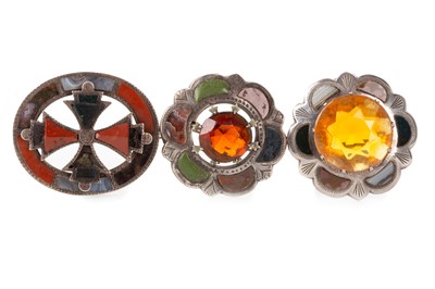 Lot 1115 - THREE SCOTTISH AGATE BROOCHES