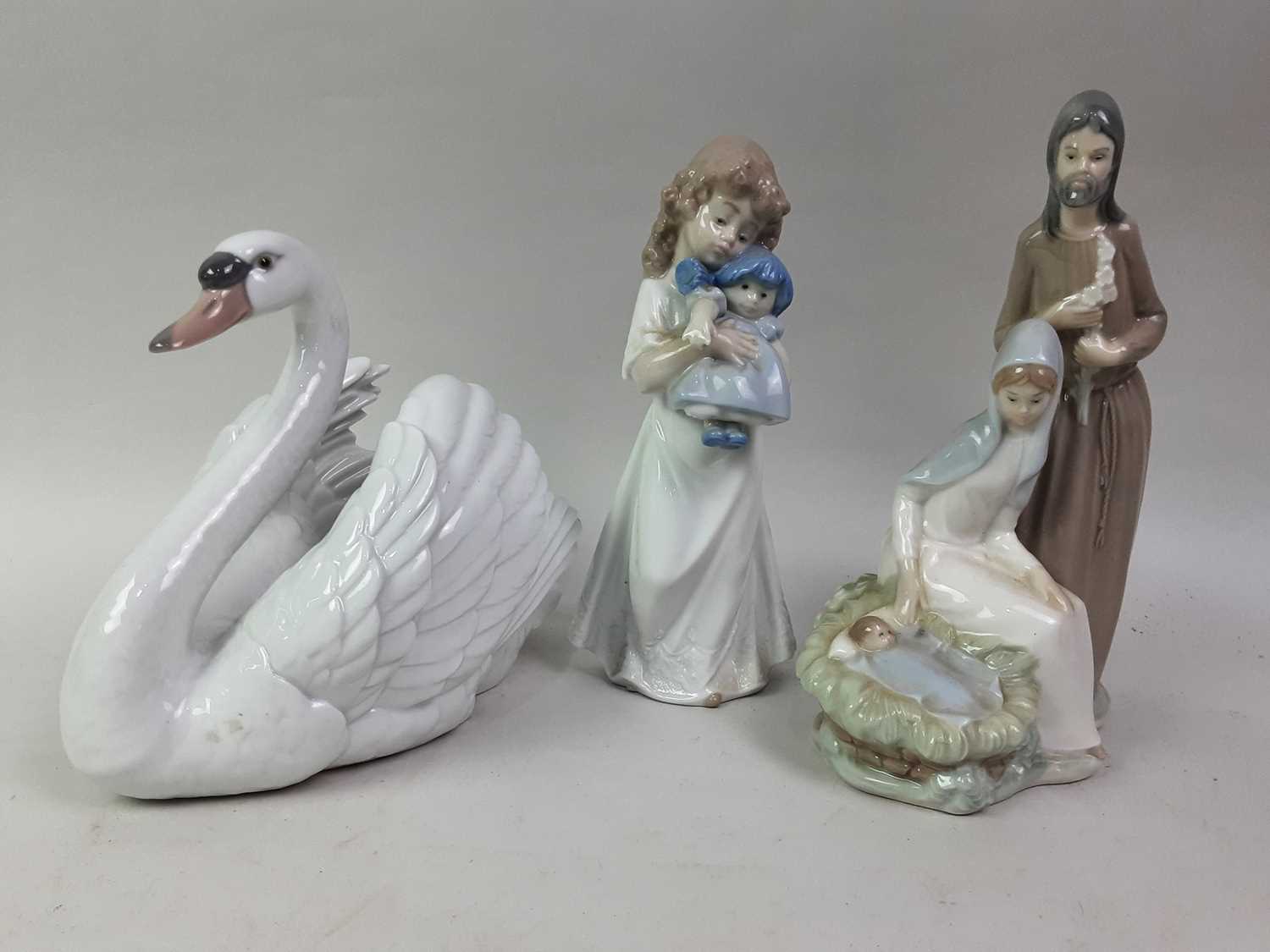Lot 437 - GROUP OF LLADRO AND NAO FIGURES