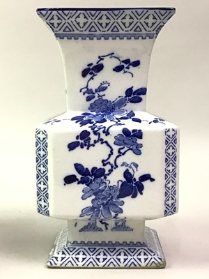 Lot 406 - ENGLISH CHINOISERIE BLUE AND WHITE VASE