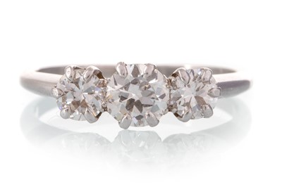 Lot 437 - DIAMOND THREE STONE RING