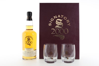 Lot 156 - HIGHLAND PARK 1988 10 YEAR OLD SIGNATORY GIFT PACK WITH GLASSES