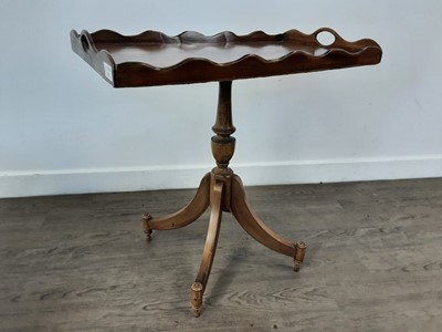 Lot 337 - REPRODUCTION MAHOGANY TRAY TOP OCCASIONAL TABLE