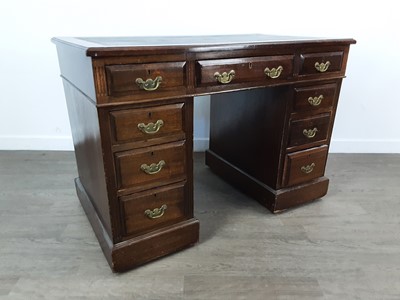 Lot 341 - VICTORIAN MAHOGANY PEDESTAL WRITING DESK