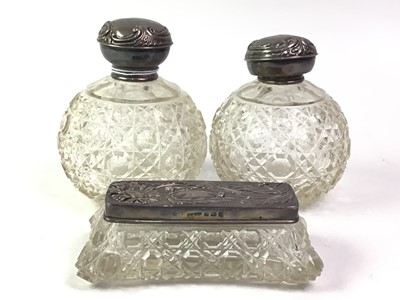 Lot 338 - GLASS PERFUME BOTTLE WITH SILVER TOP