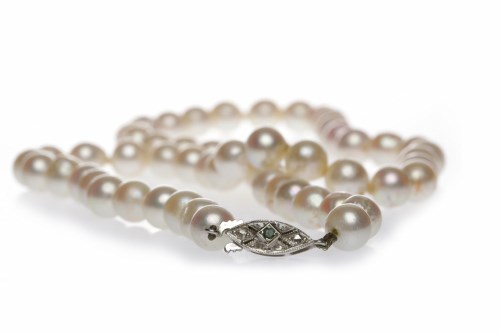 Lot 59 - PEARL NECKLACE formed by spherical pearls with...