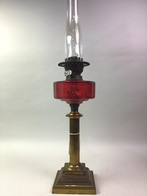 Lot 575 - VICTORIAN OIL LAMP