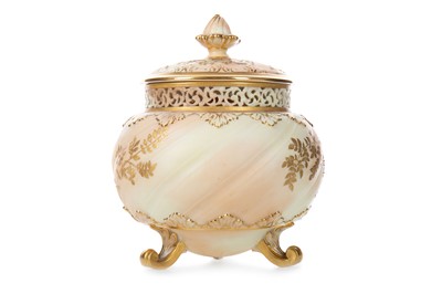 Lot 1490 - GRAINGERS WORCESTER RETICULATED BLUSH IVORY POT POURRI VASE