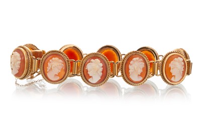 Lot 518 - CAMEO BRACELET