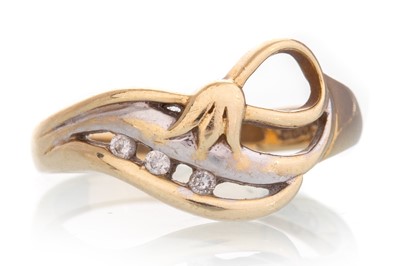 Lot 532 - CLOGAU GOLD RING