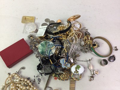Lot 1 - COLLECTION OF COSTUME JEWELLERY