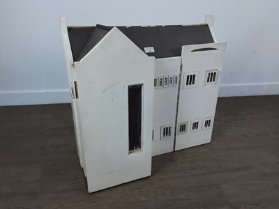 Lot 696 - MODERN DOLL HOUSE