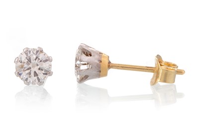 Lot 558 - PAIR OF DIAMOND STUD EARRINGS