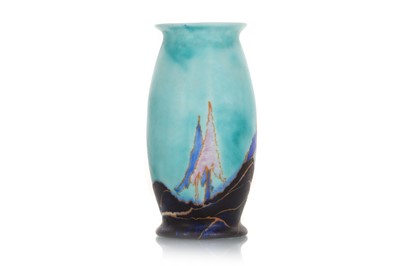 Lot 421 - CLARICE CLIFF, 'INSPIRATION CAPRICE' PATTERN VASE