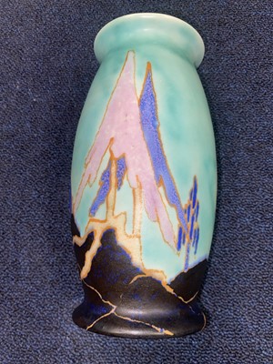 Lot 421 - CLARICE CLIFF, 'INSPIRATION CAPRICE' PATTERN VASE