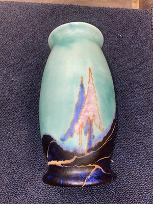 Lot 421 - CLARICE CLIFF, 'INSPIRATION CAPRICE' PATTERN VASE
