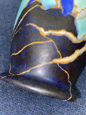 Lot 421 - CLARICE CLIFF, 'INSPIRATION CAPRICE' PATTERN VASE