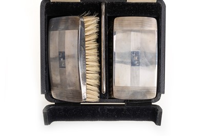 Lot 1106 - ART DECO STYLE SILVER BRUSH SET