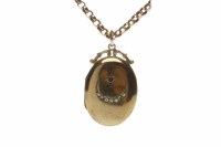 Lot 124 - VICTORIAN LOCKET ON CHAIN the locket of oval...