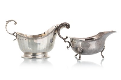 Lot 1112 - GEORGE V SILVER SAUCE BOAT