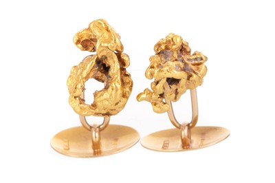 Lot 561 - PAIR OF GOLD NUGGET CUFFLINKS