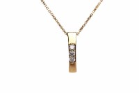 Lot 147 - DIAMOND PENDANT ON CHAIN the pendant set with...