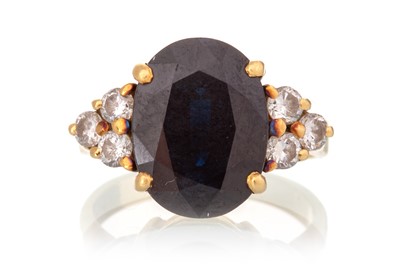 Lot 570 - SAPPHIRE AND DIAMOND RING