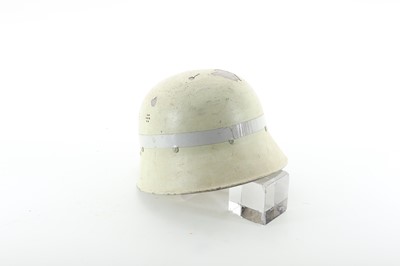 Lot 39 - THIRD REICH STAHLHELM