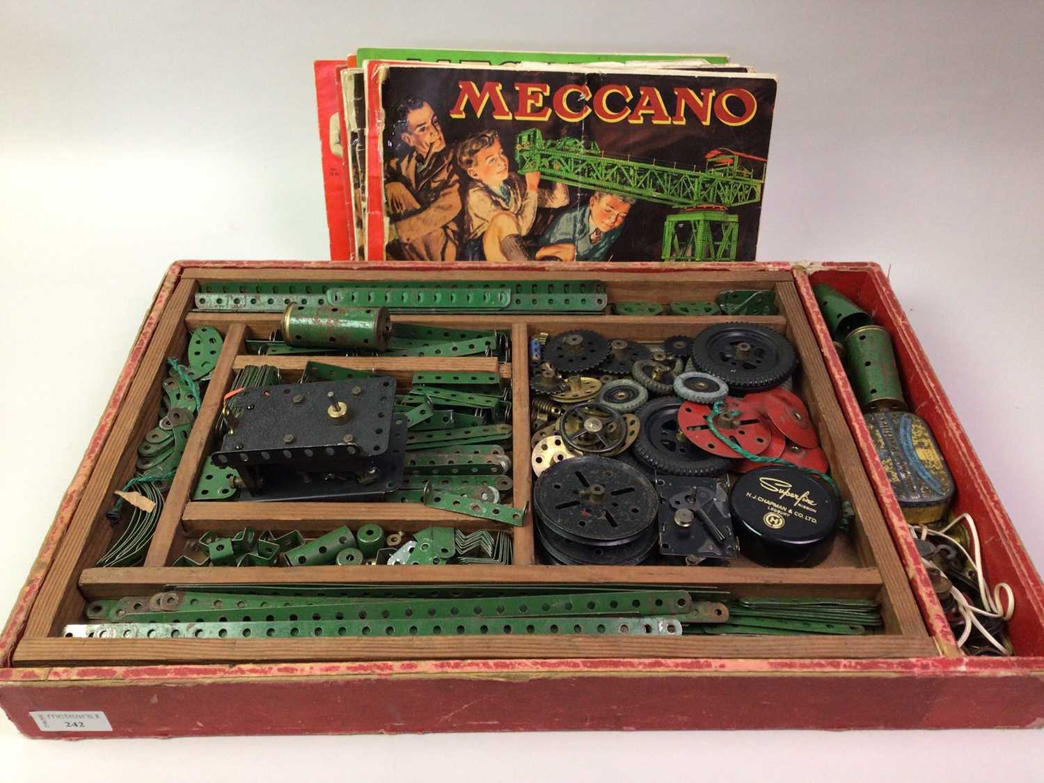 Lot 242 - COLLECTION OF VINTAGE MECCANO
