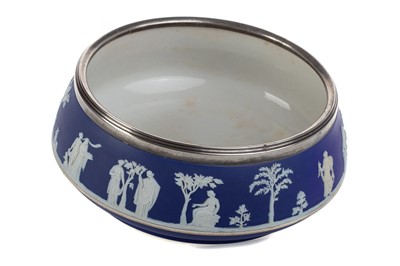 Lot 1524 - WEDGWOOD, JASPERWARE SALAD BOWL