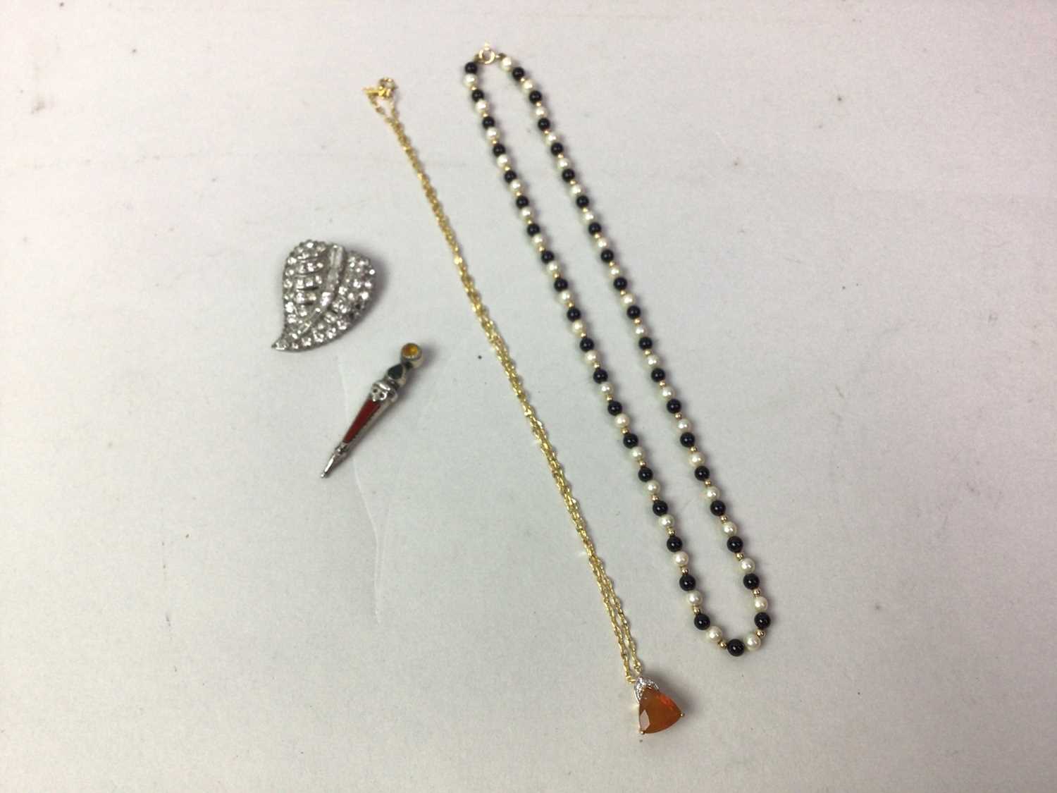 Lot 252 - COLLECTION OF COSTUME JEWELLERY