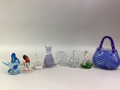 Lot 259 - GROUP OF GLASS ANIMALS