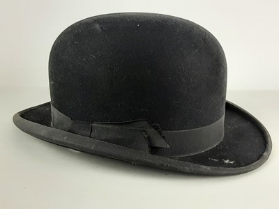 Lot 400 - VINTAGE BLACK FELT BOWLER HAT