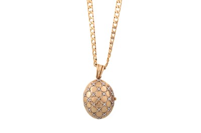 Lot 602 - DIAMOND SET LOCKET ON CHAIN