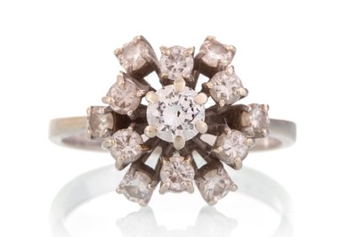 Lot 611 - DIAMOND CLUSTER RING