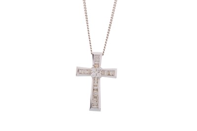 Lot 613 - DIAMOND CROSS PENDANT