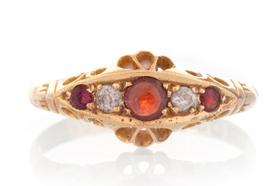 Lot 619 - VICTORIAN GARNET AND DIAMOND RING