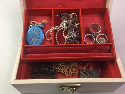 Lot 519 - COLLECTION OF SILVER AND COSTUME JEWELLERY