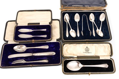 Lot 1167 - SET OF SIX GEORGE V SILVER COFFEE SPOONS WITH MATCHING TONGS