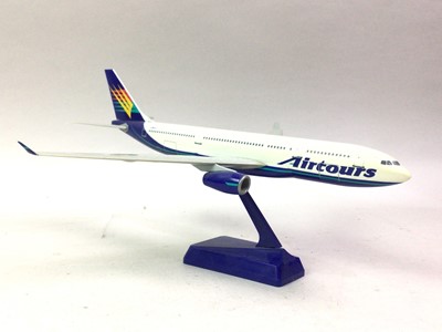 Lot 693 - GROUP OF MODEL PLANES