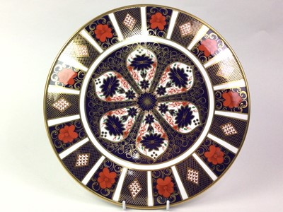 Lot 17 - ROYAL CROWN DERBY CIRCULAR SERVING PLATE