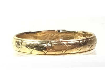 Lot 112 - GOLD WEDDING BAND